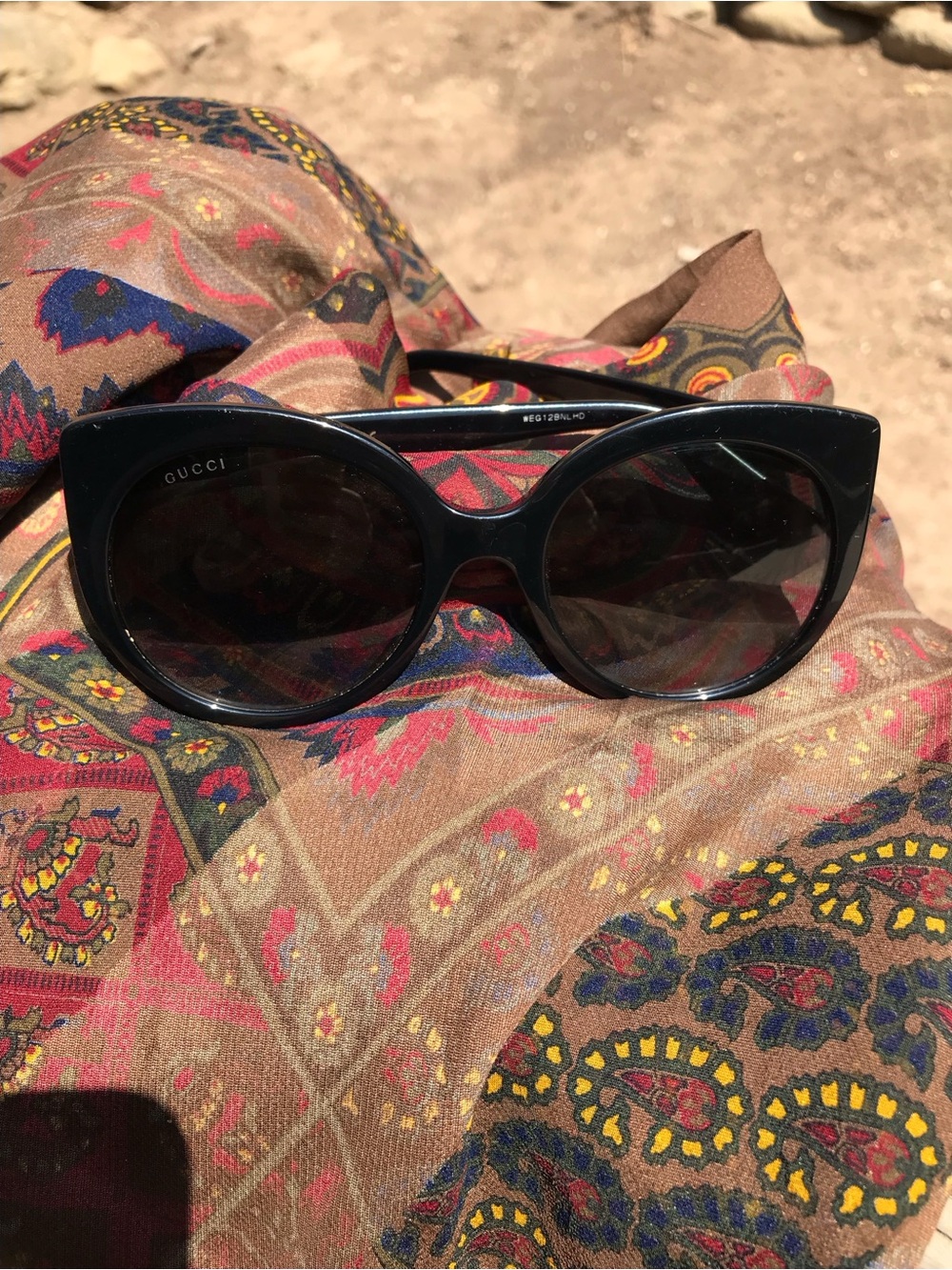 Gucci Glossy Black Round Cat-Eye Sunglasses - no case